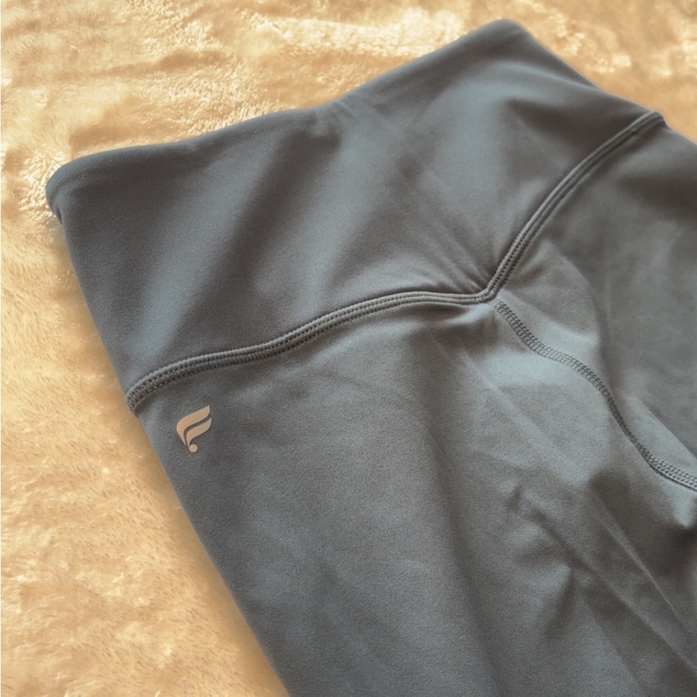 NWOT Fabletics Motion365 Leggings in Dark Blue - Picture 7 of 13